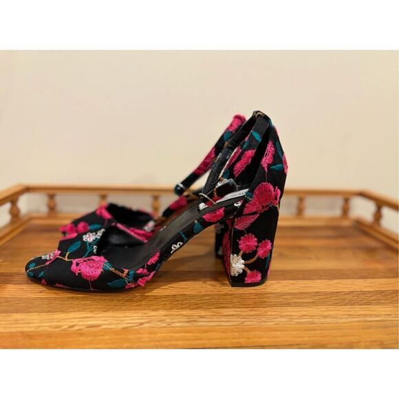 Steve Madden Women's Mirna Embroidered Floral Heel Sandals Multicolor Sz 9.5 NWT - Picture 2 of 8